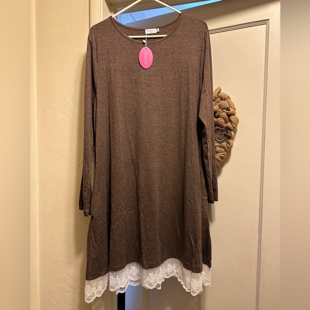 NWT Taupe Long sleeved dress w/lace trim size XL